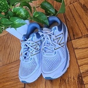 New balance 840v size 8.5 B